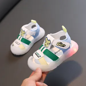 Bunte Cartoon Babysandalen mit LED-Blinklichtern und weicher, rutschfester Sohle