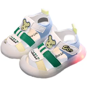 Süße Cartoon-Baby-Sandalen mit LED-Licht und weicher rutschfester Sohle