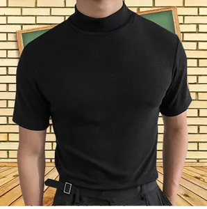 Camiseta de algodón negro de corte entallado con manga corta y cuello alto para hombre