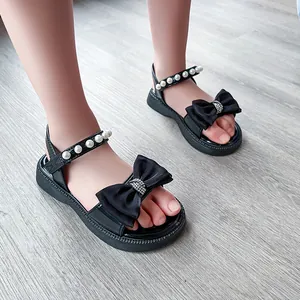 Elegante schwarze Prinzessinnen-Sandalen für Mädchen mit Perlen und großer Schleife
