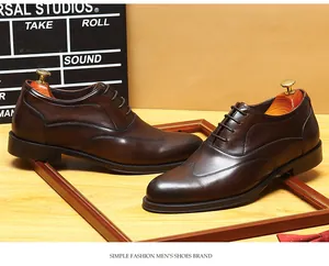 Klassische braune Leder-Oxford-Schuhe für formelle Anlässe oder Hochzeitsfeiern