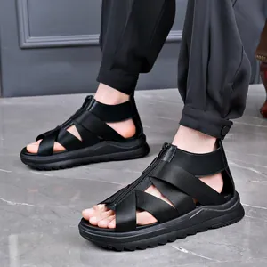 Elegantes sandalias romanas altas de cuero negro para hombre con cremallera y suela gruesa