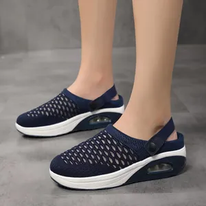 Atmungsaktive marineblaue Mesh-Clogs für Damen mit bequemer Luftkissen-Plattformsohle