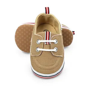 Khaki canvas baby wandelschoenen met witte decoratieve veters en gestreepte linten