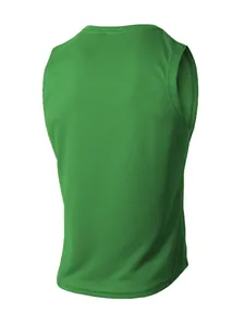 Vista posteriore dettagliata di una canotta sportiva in rete verde ad asciugatura rapida