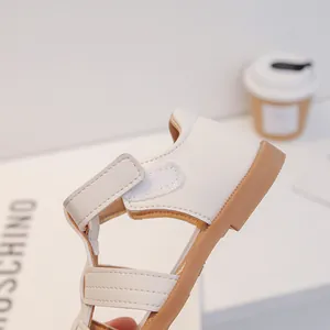 Sandalias blancas de verano para niños con puntera cerrada y suela de goma blanda