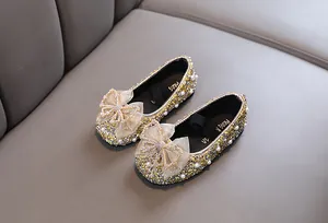 Glitzernde goldene Prinzessinnenschuhe für Mädchen mit Perlen