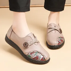 Comfortable middle-aged women's floral flat leather shoes with soft non-slip soles