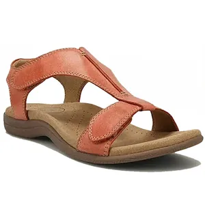 Gedetailleerd zijaanzicht koraaloranje platte sandalen met klittenband en zacht voetbed
