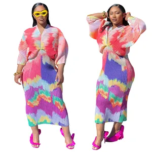 Vestido largo plisado con cuello en V y mangas de murciélago en diseño tie-dye