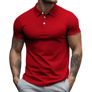 Primer plano de un polo rojo clásico para hombre con corte entallado y botones