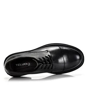 Vista superior de zapatos Derby de cuero negro de primera calidad con puntera