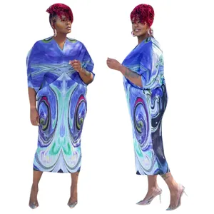 Elegante vestido plisado con cuello en V y manga murciélago con estampado azul abstracto