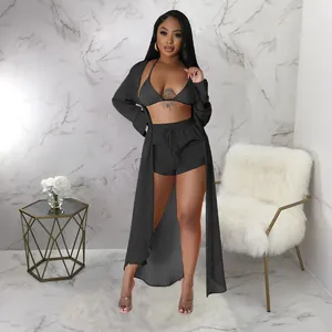 Conjunto playero de 3 piezas negro en gasa transparente con bikini y pantalones.