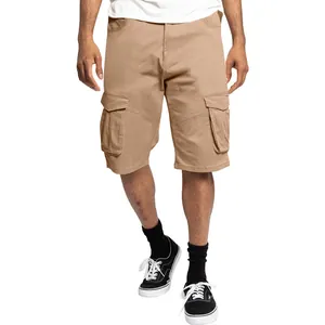 Vista frontale di pantaloncini cargo kaki casual da uomo con tasche laterali