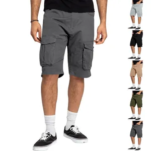 Vista dettagliata dei pantaloncini cargo larghi da uomo in varie opzioni di colore