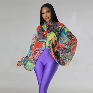 Elegante top da donna in chiffon con maniche a pipistrello e vivace stampa estiva
