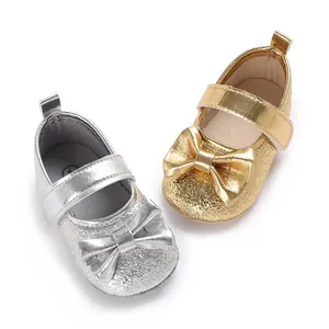 Glitzernde Prinzessinnenschuhe für Baby Mädchen in Silber und Gold mit dekorativer Schleife