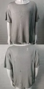 Vista detallada frontal y trasera de jersey de punto gris con rotos para hombre