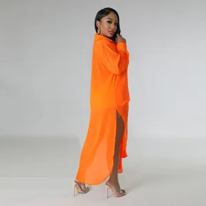 Elegante y sexy camisa larga de gasa naranja transparente con diseño de aberturas laterales