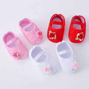 Süße Baby Mädchen Blumenschuhe aus Spitze mit weicher Sohle in Pink, Rot und Weiß