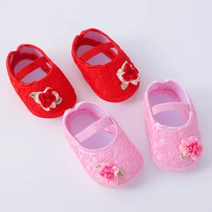 Prinzessinnen-Babyschuhe für Neugeborene mit Blumen in Rot und Pink und weichen Sohlen