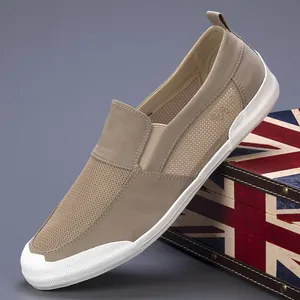 Atmungsaktive Herren-Slip-on-Freizeitschuhe in Beige mit leichter weißer Sohle für den Sommer