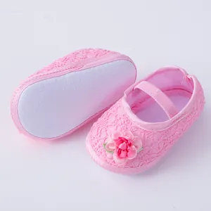 Rosa Baby-Prinzessinenschuhe aus Spitze mit 3D-Blume und weicher rutschfester Sohle
