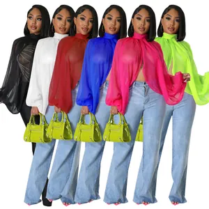 Vista dettagliata che mostra vari colori di top in chiffon con maniche a pipistrello donna