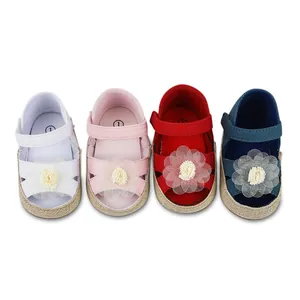 Zapatos de princesa para bebé de suela blanda con flores de tela decorativas en cuatro colores