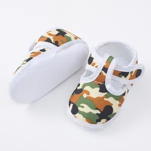 Camouflage baby wandelschoenen met zachte zool voor pasgeborenen, gedetailleerde weergave