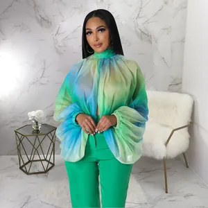 Elegante camicetta in chiffon sfumato verde e blu da donna con maniche a pipistrello