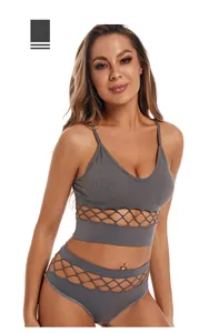 Ensemble de lingerie gris sexy avec soutien-gorge sans armature et culotte ajourée
