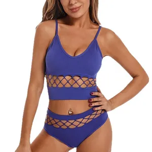 Ensemble de lingerie bleu ajouré avec caraco sans armatures et culotte haute