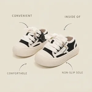 Chaussures en toile pour bébé noir et blanc avec scratch et bout anti-collision