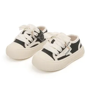 Baskets classiques en toile noir et blanc pour les tout-petits et les enfants