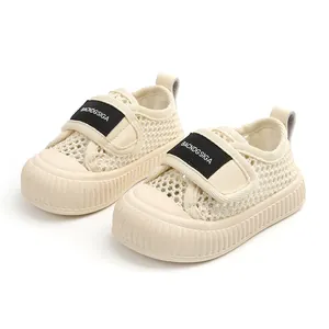 Scarpe da passeggio in rete beige traspirante per neonati e bambini piccoli con velcro