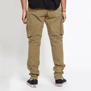 Vue arrière du pantalon cargo beige pour homme avec poches latérales et coupe droite