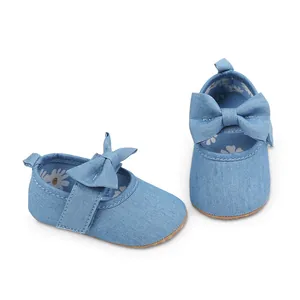 Chaussures de princesse en denim bleu pour bébé avec un joli nœud et semelle souple