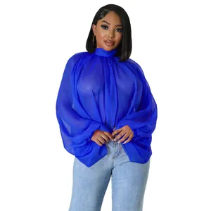 Camicetta in chiffon blu trasparente con eleganti maniche a lanterna e collo alto