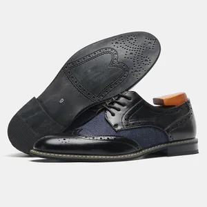 Vista dettagliata del lato e della suola di scarpe derby brogue da uomo blu e nere.