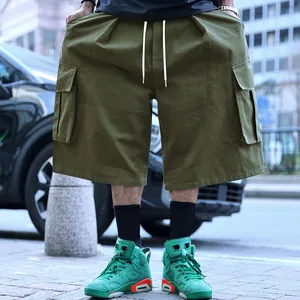 Olivgrüne Herren-Cargo-Shorts in Übergröße mit mehreren Taschen im Urban-Street-Look