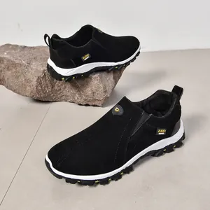 Chaussures de sport d'extérieur noires pour hommes avec semelle blanche et robuste