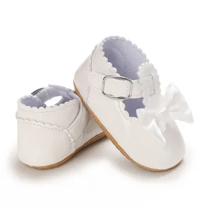 Eleganti scarpe primi passi bianche per neonata con fiocco in raso e suola in gomma antiscivolo