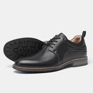 Vista dettagliata laterale e della suola di scarpe oxford casual in pelle nera uomo