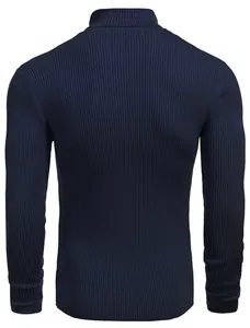 Vue arrière détaillée d'un pull à col roulé bleu marine pour homme avec maille côtelée