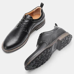 Scarpe Oxford casual da uomo in pelle nera con dettagli brogue e suola in gomma