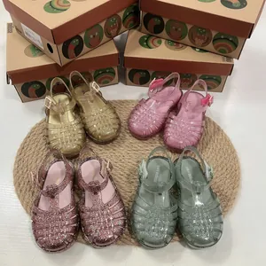 Kollektion von Mini Melissa Glitzer Jelly Sandalen für Kinder in verschiedenen Farben