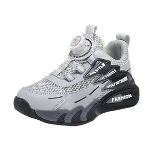 Chaussures de sport blanches respirantes pour enfants avec boucle rotative pour courir.