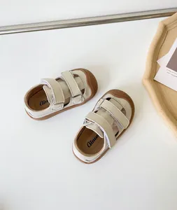 Sandales pour bébé en cuir beige de haute qualité avec semelles souples et velcro